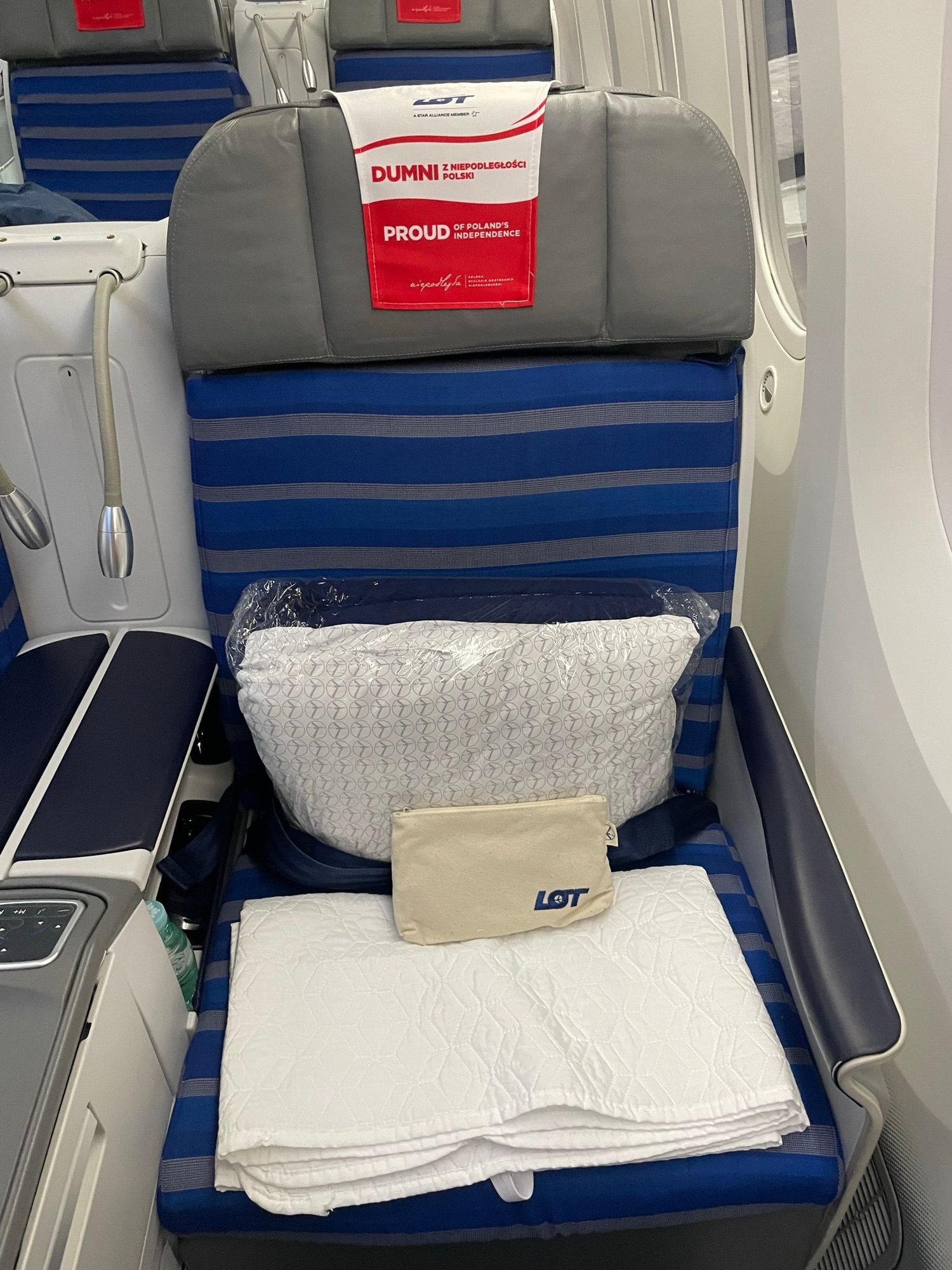 LOT O7 789 Seat