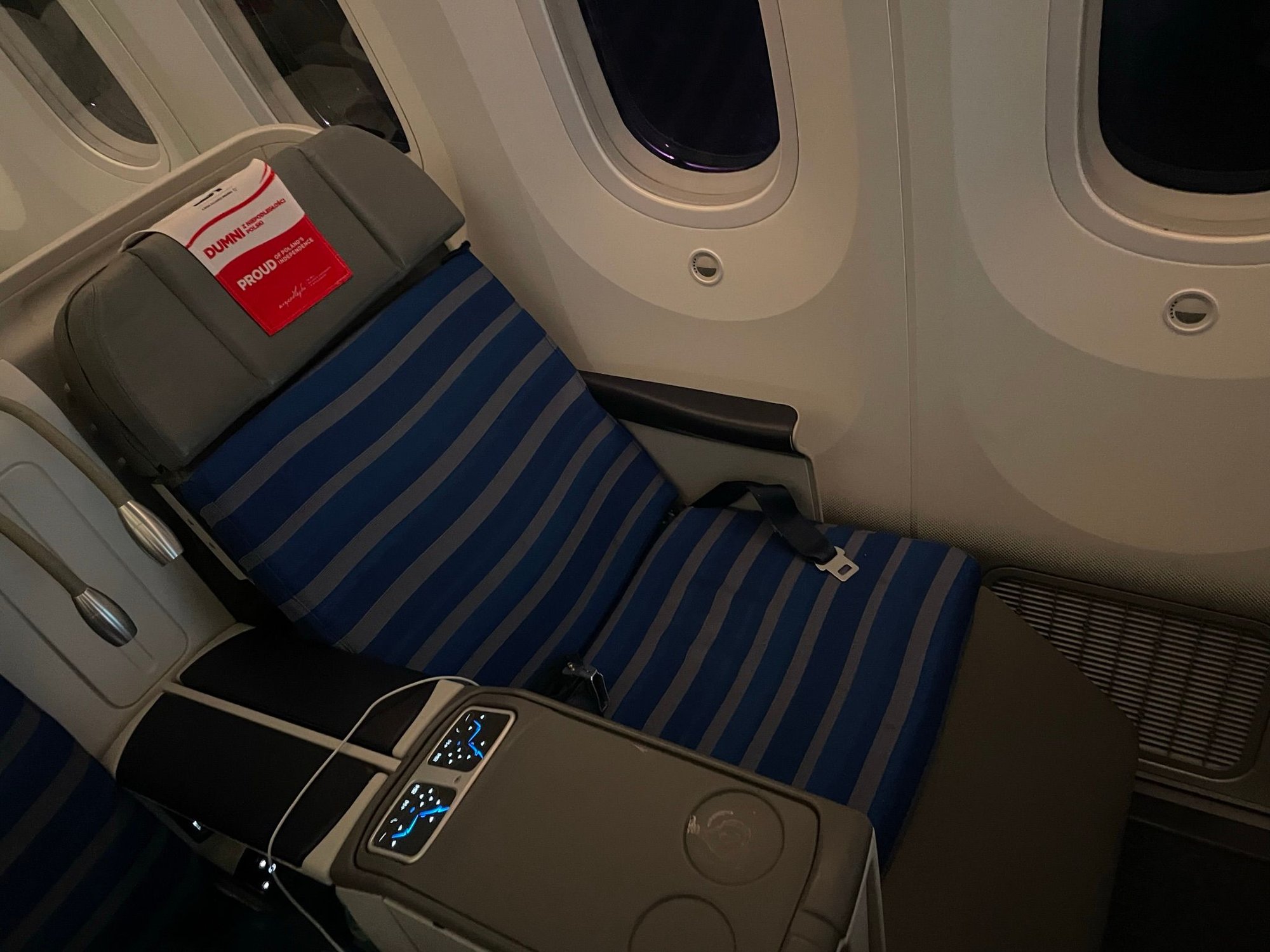 LOT O7 789 Seat Semi-Flat